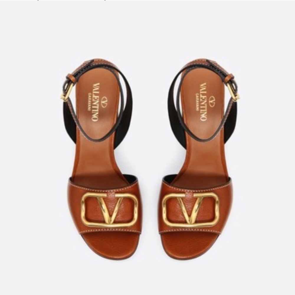 Valentino logo v